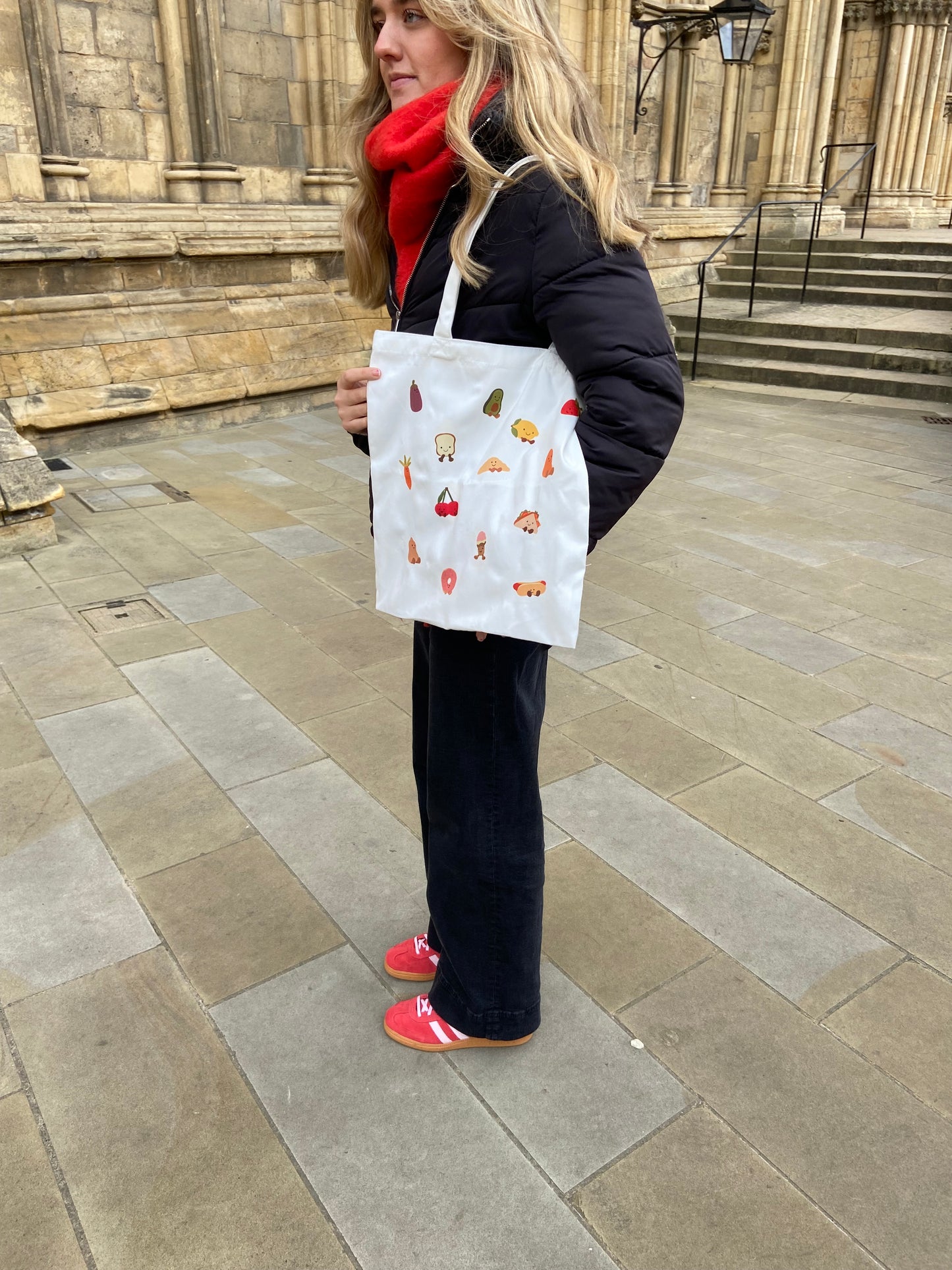 Food cuddly toy tote bag. Cream