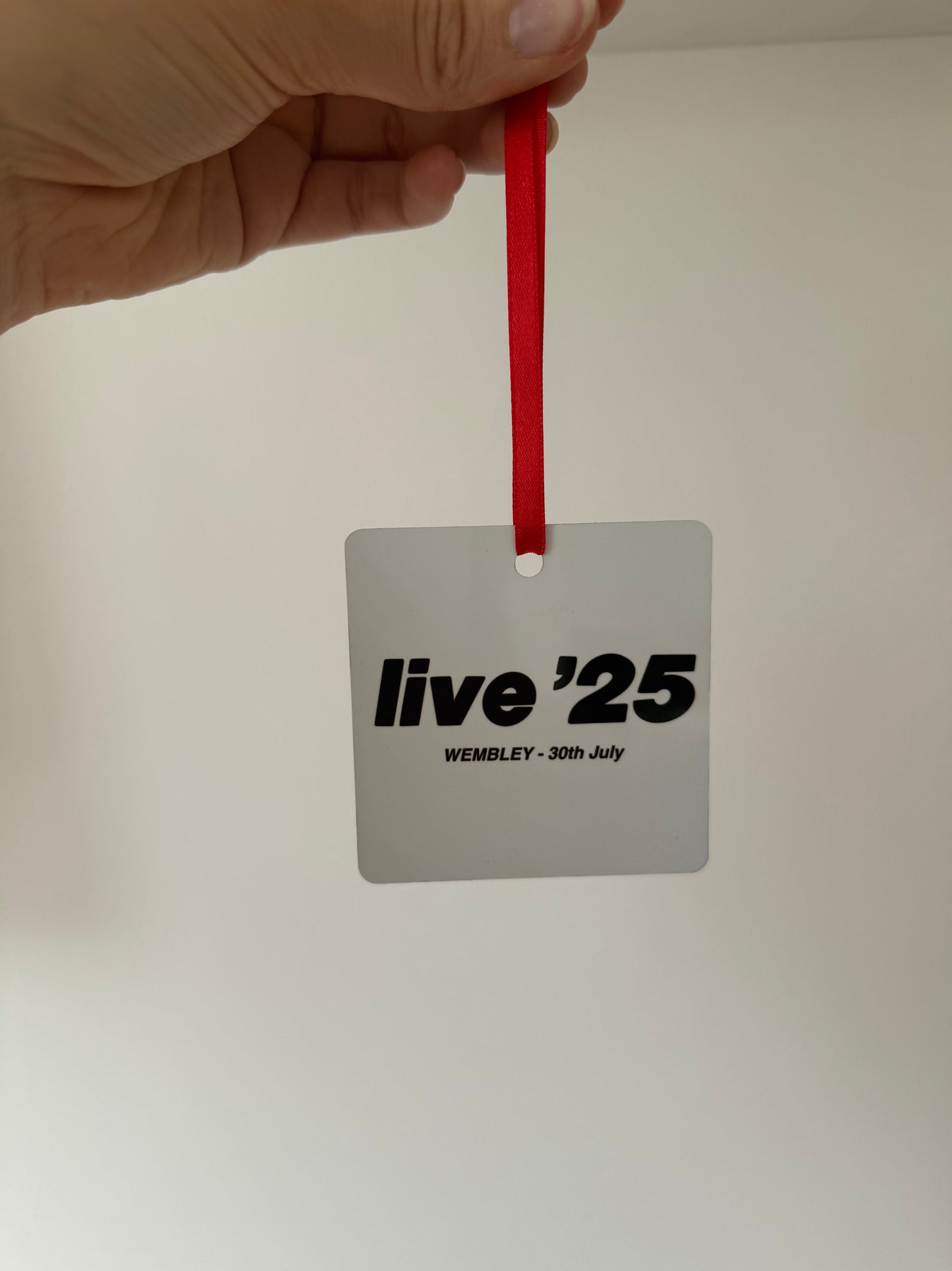 Custom Live ‘25 ornament. Oasis tour. Liam and Noel Gallagher