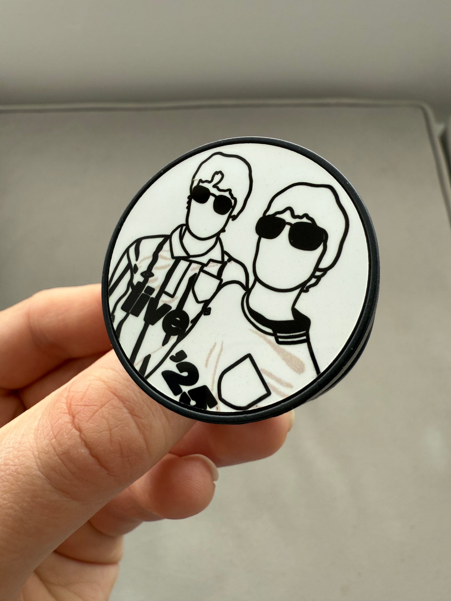 Live ‘25 phone pop socket. Liam and Noel