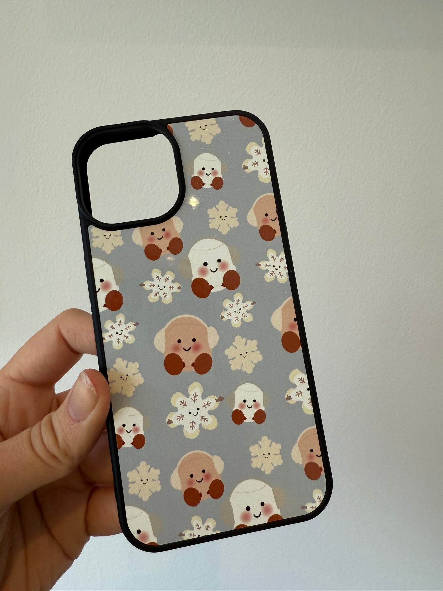 Marshmallow and snowflake phone case. Christmas. Blue background. Cuddly toys.
