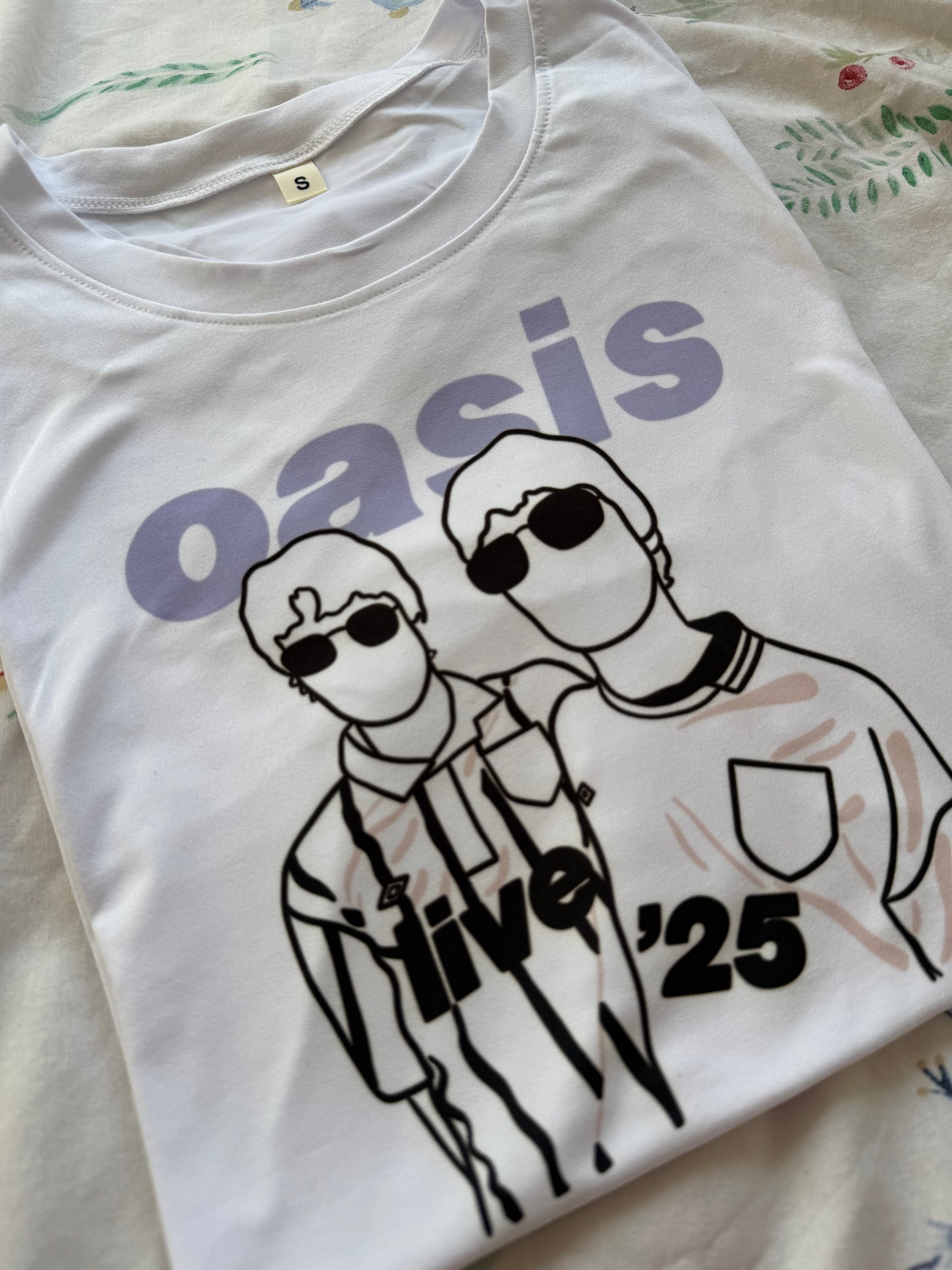 Live ‘25 T-shirt. Oasis tour 2025 inspired