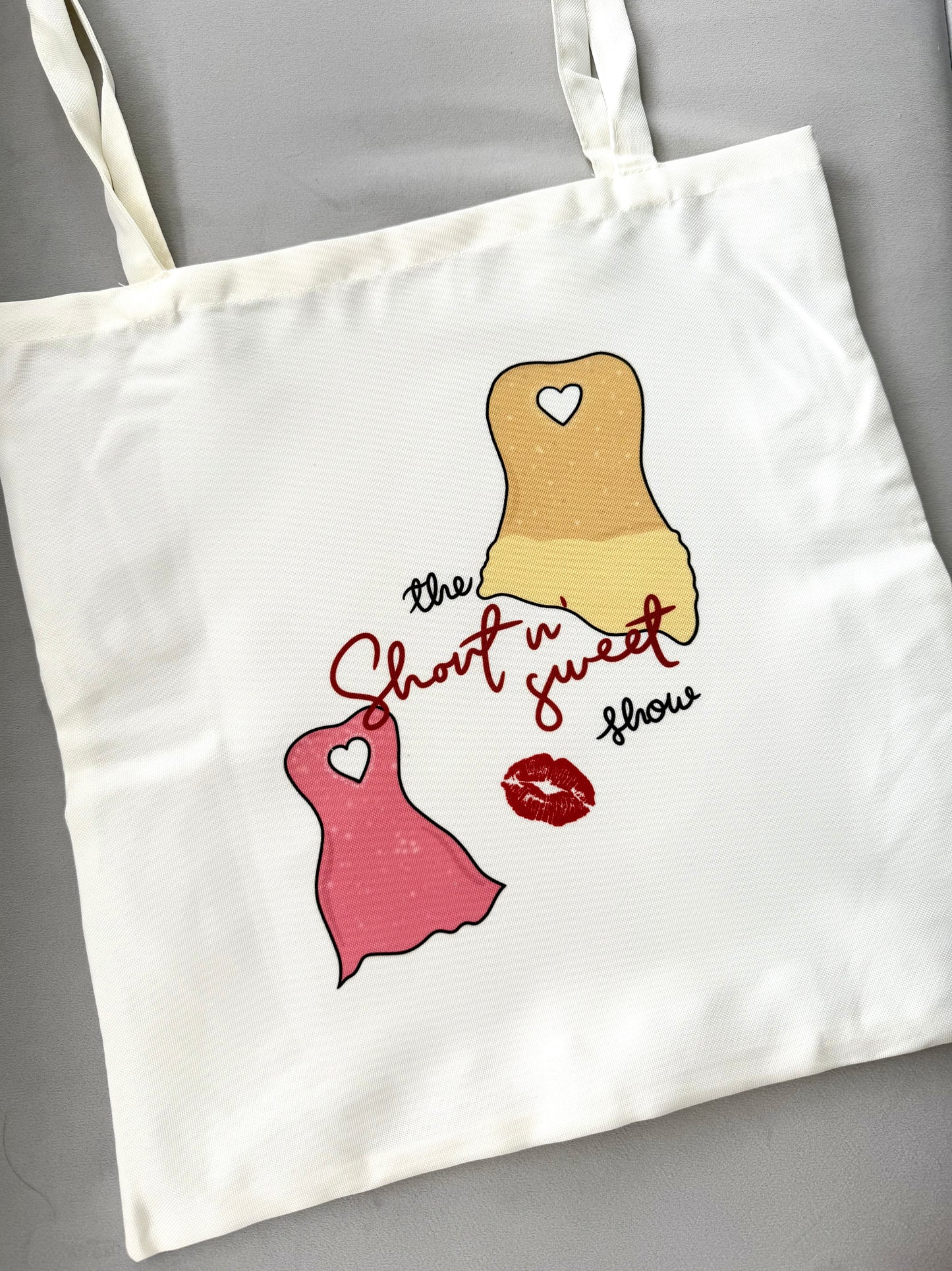 The Short n sweet show tote bag. Sabrina. Cream