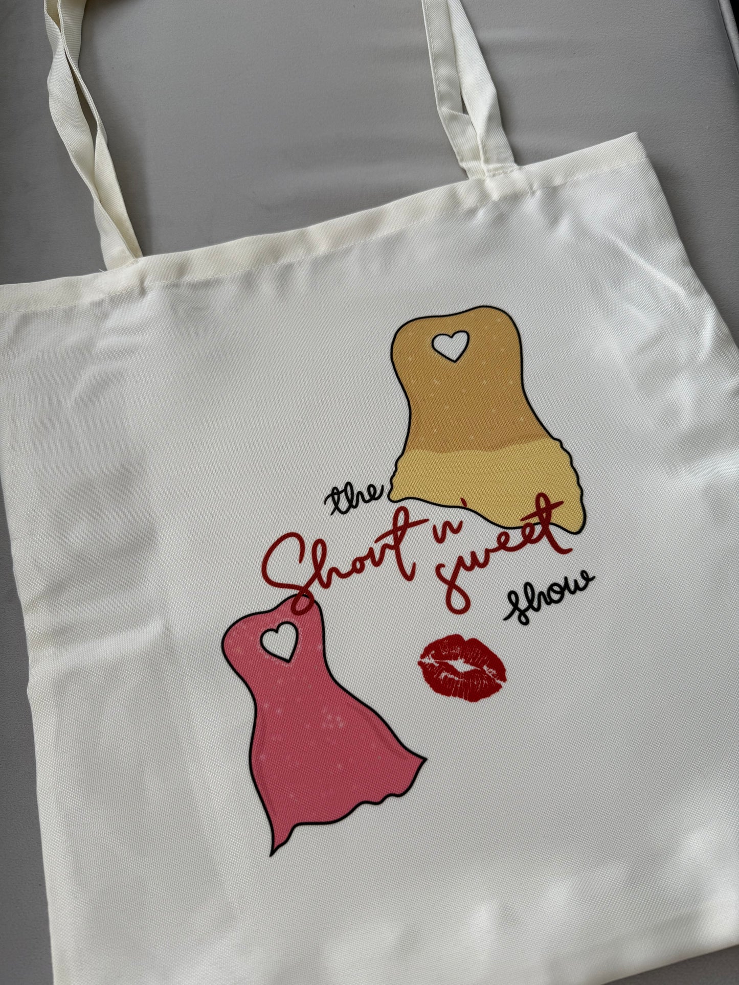 The Short n sweet show tote bag. Sabrina. Cream