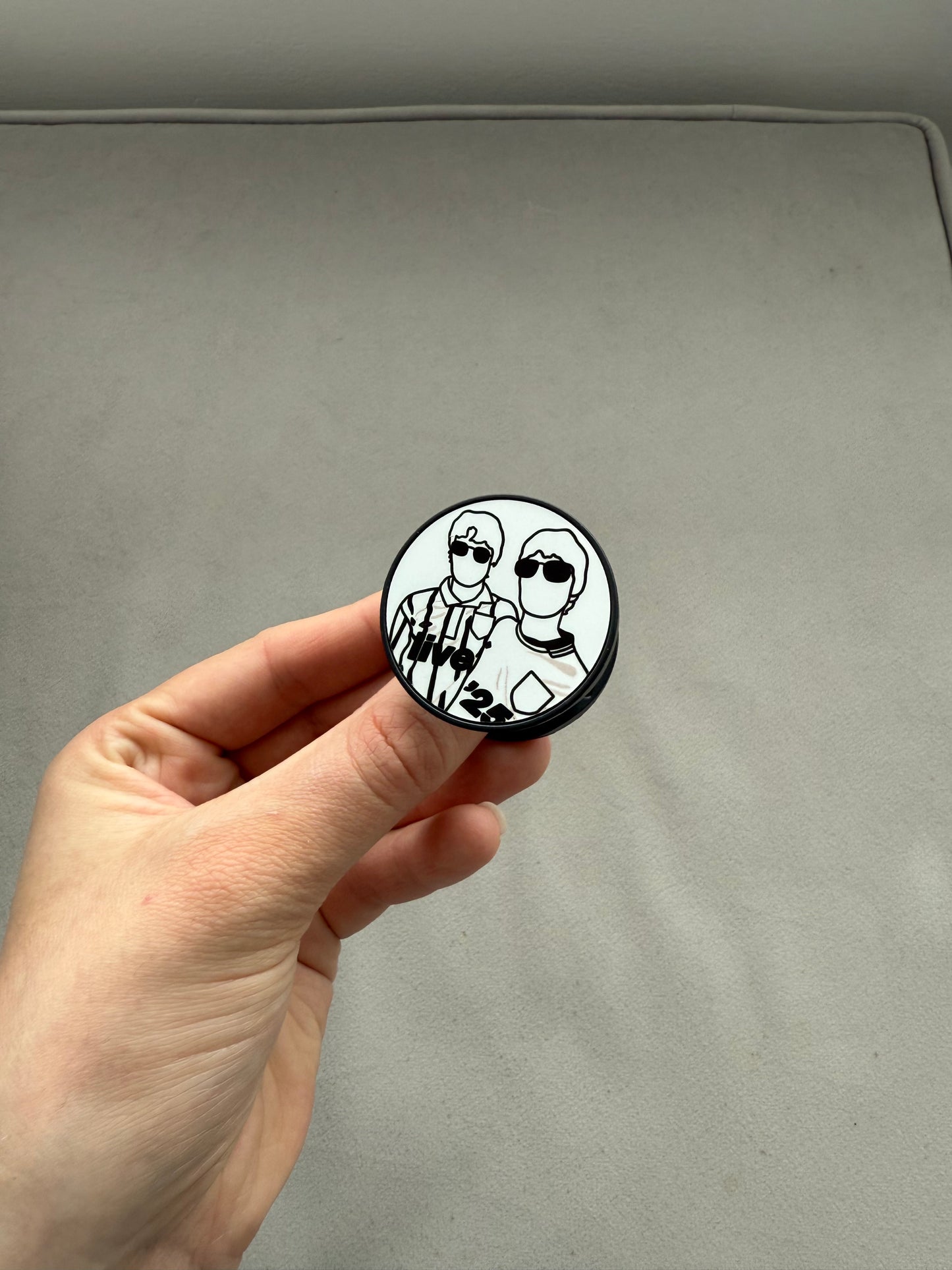 Live ‘25 phone pop socket. Liam and Noel