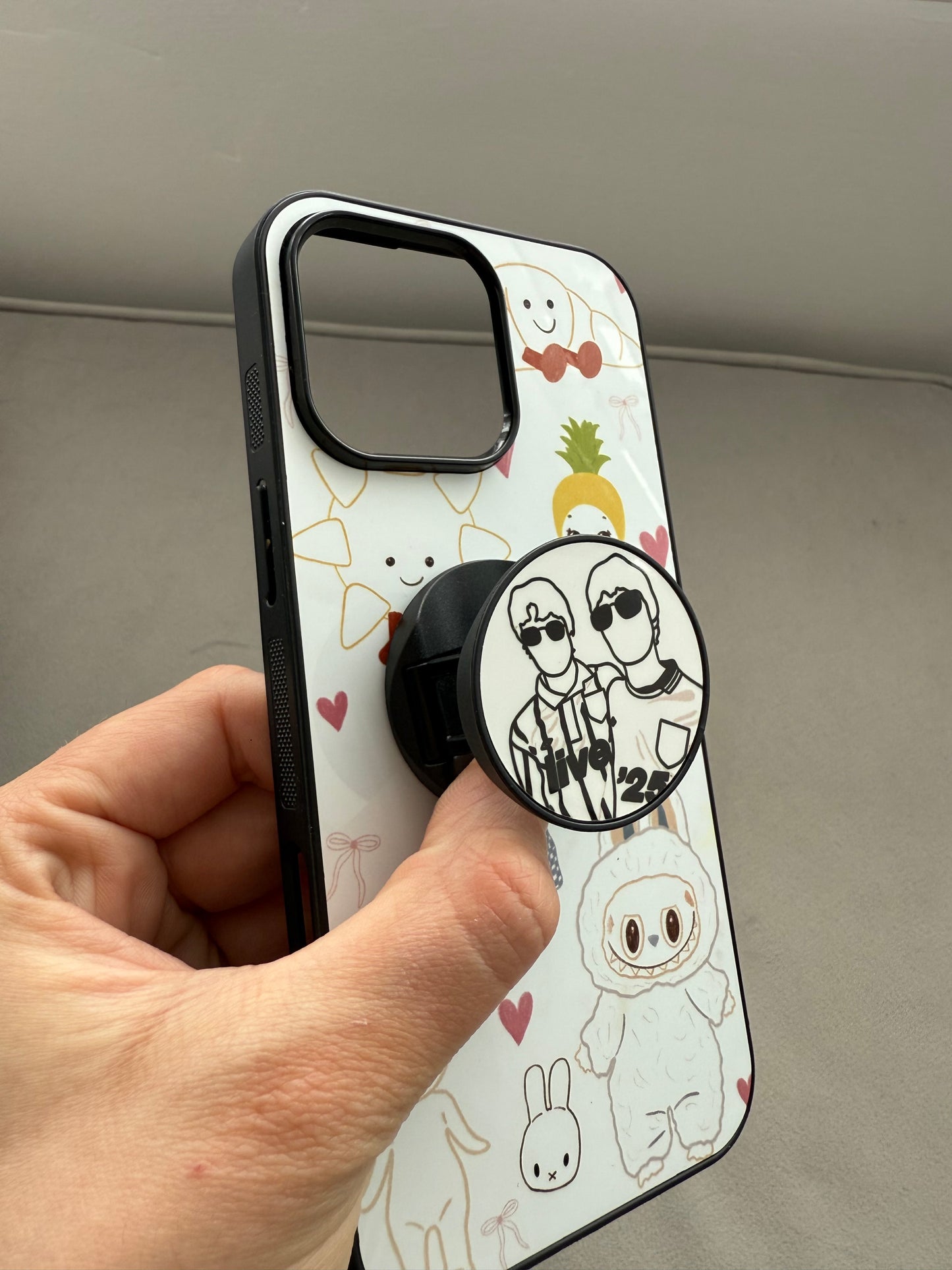 Live ‘25 phone pop socket. Liam and Noel