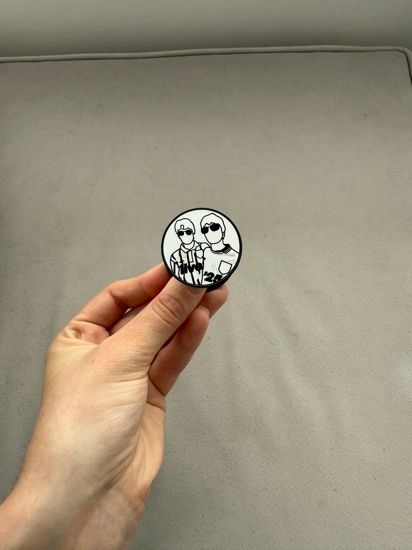 Live ‘25 phone pop socket. Liam and Noel
